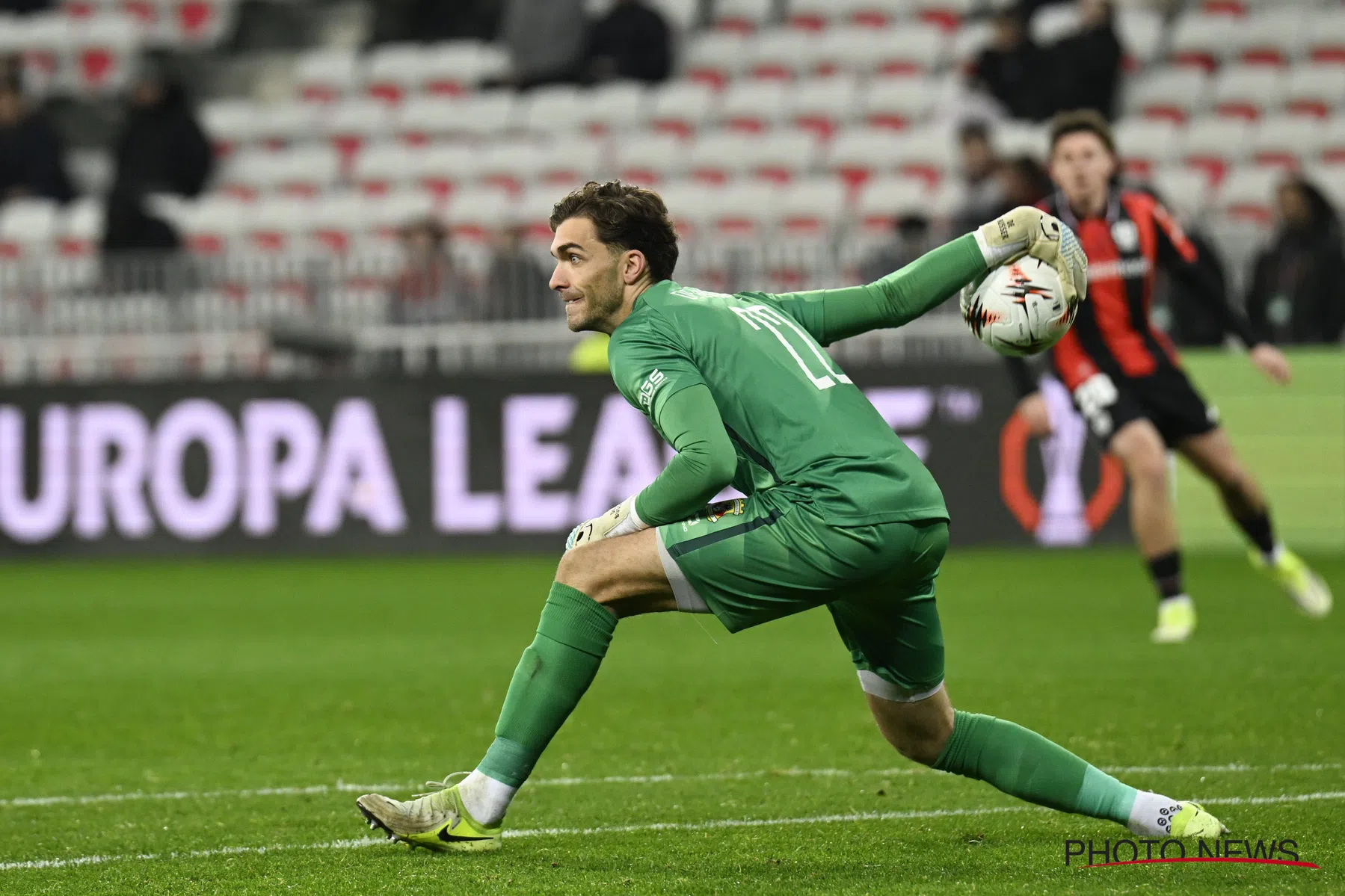 Moet Jari De Busser mee met Rode Duivels? “Courtois kom er maar af” 