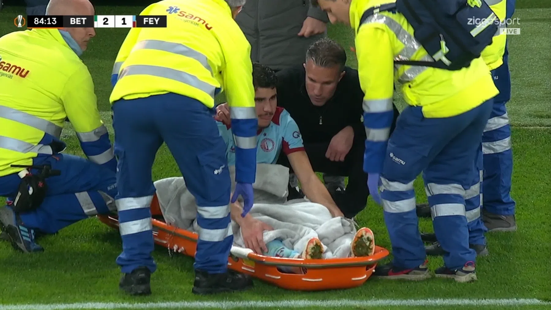 Shaqueel per brancard van het veld