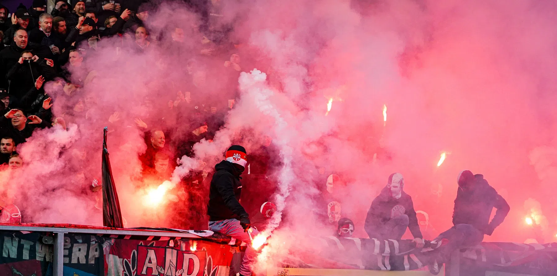 Pro League lanceert campagne tegen pyrotechnisch materiaal