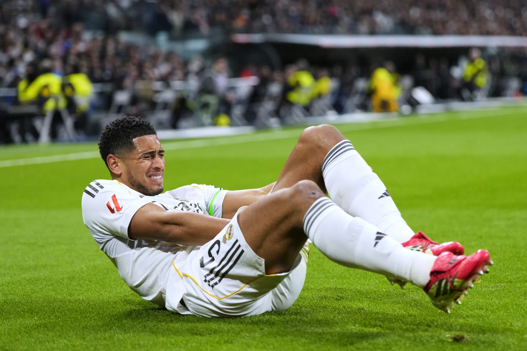 Bellingham maand uitgeschakeld met hamstringblessure