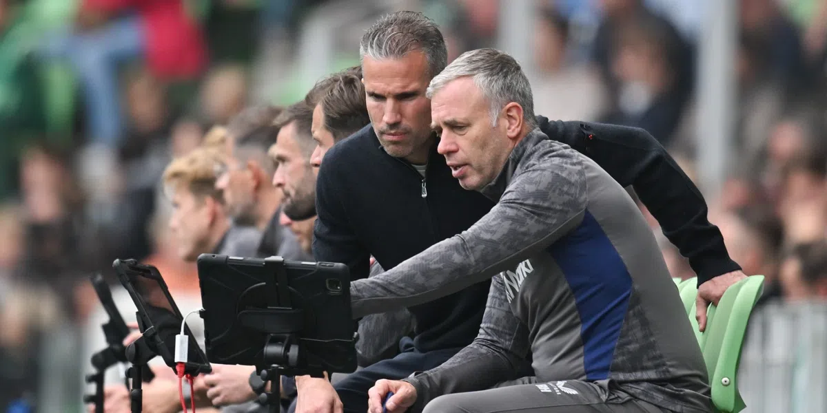 Nieuwe geluiden over Van Persie-staf: 'meest ervaren pion' vreest niet voor baan