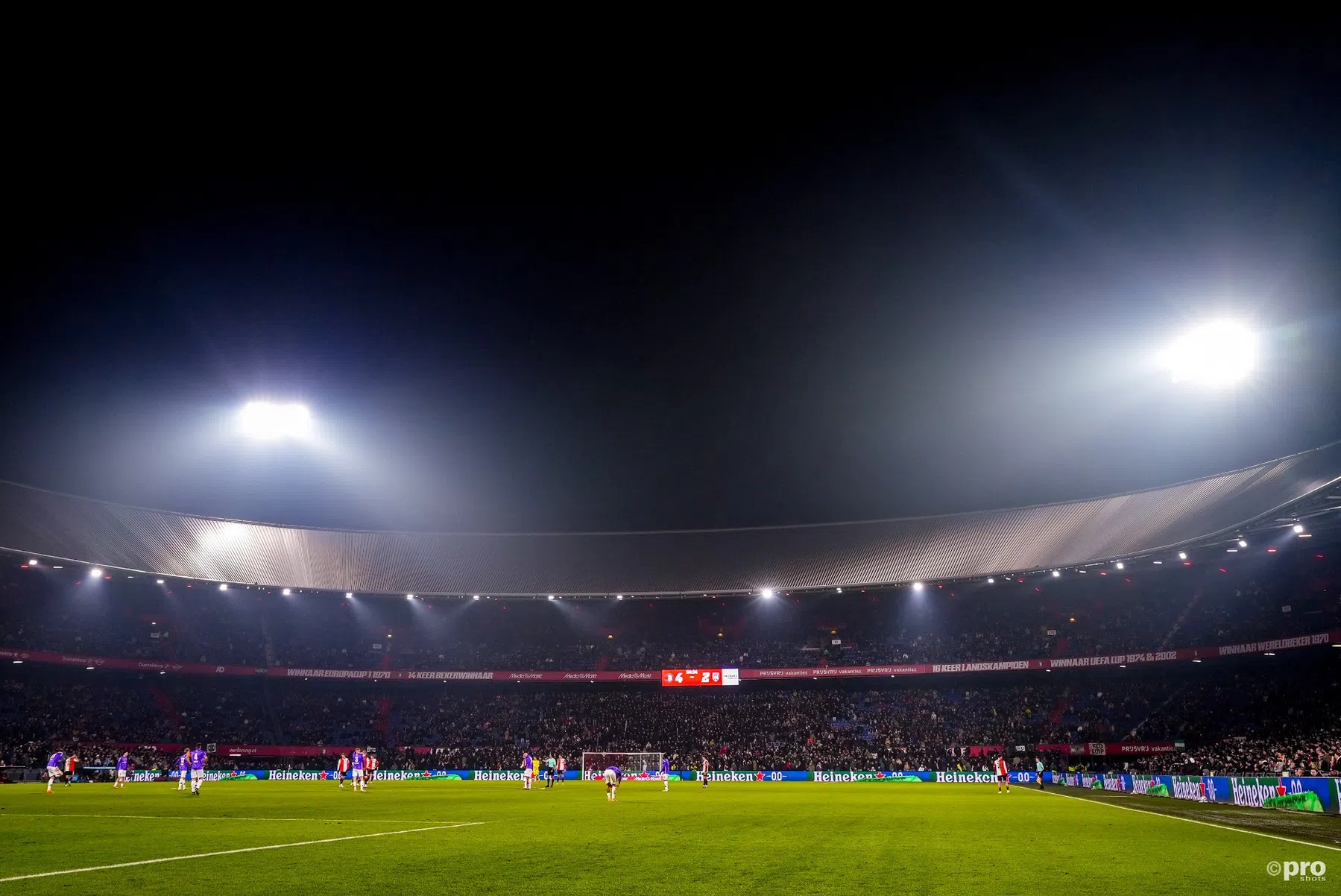 Feyenoord-reserve wilde AD-journalist gebruiken voor transfer