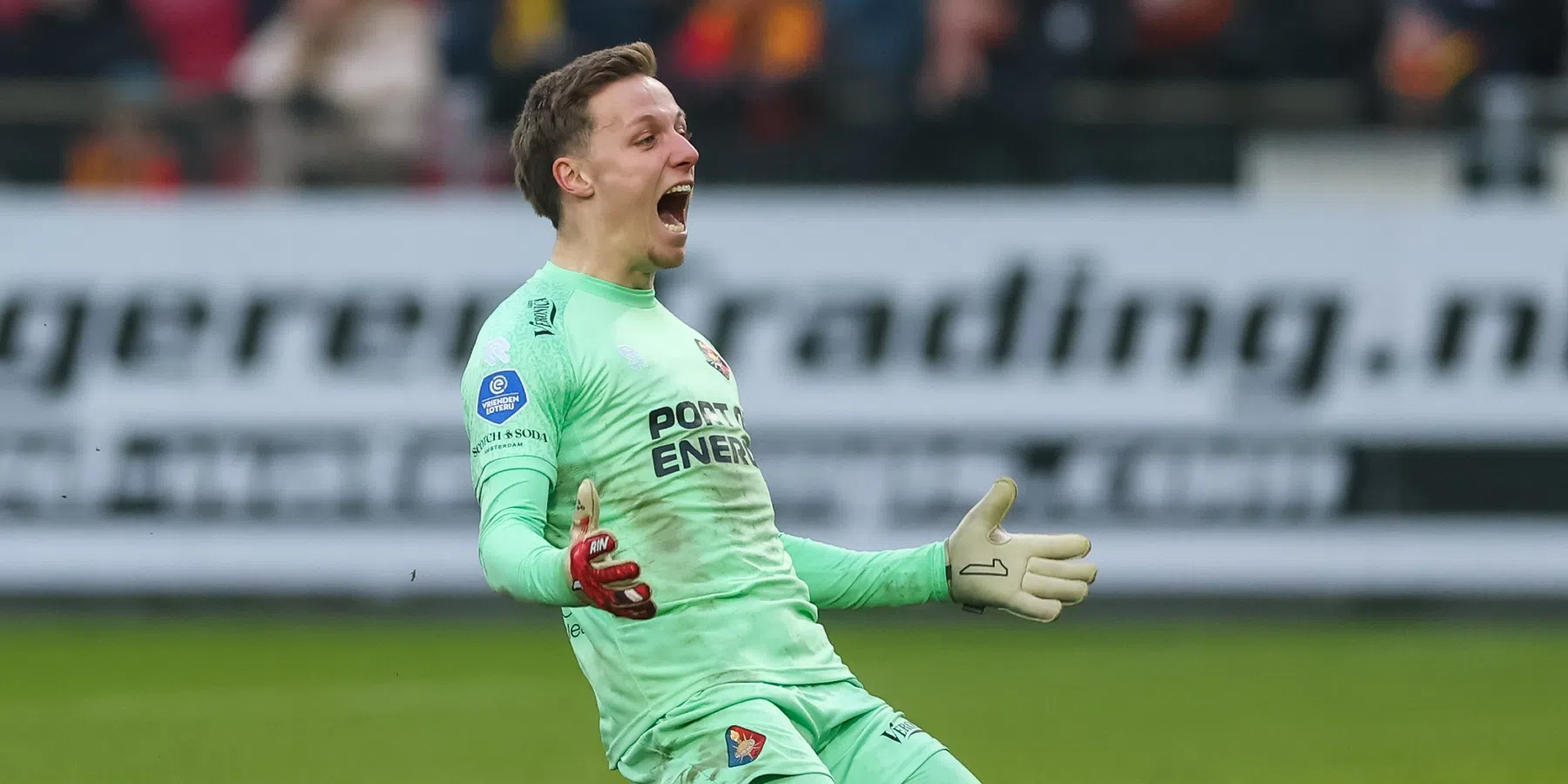 Telstar-keeper Reiziger geeft sensationele assist