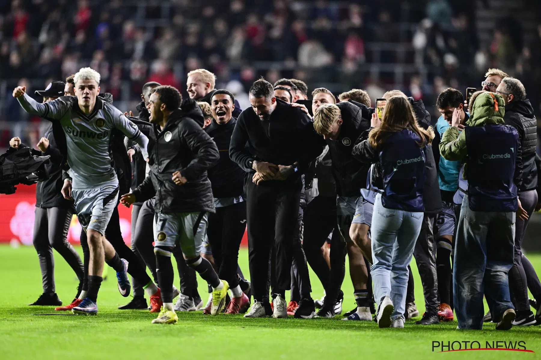 RSC Anderlecht-fans kunnen lof niet op voor Jeremy Taravel: ‘Enige die bleef!’