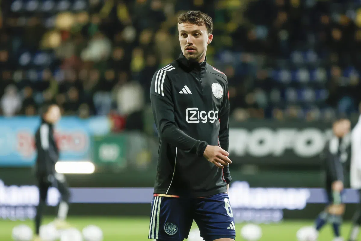 Ajax-speler Regeer op tv geconfronteerd met nieuws: 'Het is dat jij het zegt'