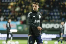 Ajax-speler Regeer op tv geconfronteerd met nieuws: 'Het is dat jij het zegt'