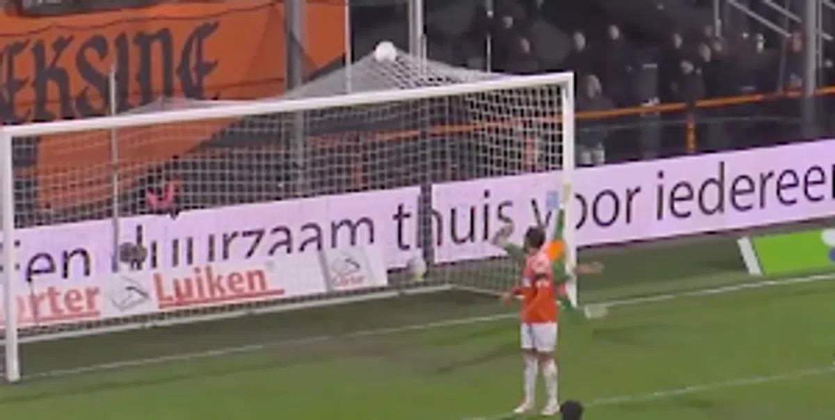 Must see: Volendam-middenvelder Van Cruijsen maakt werelddoelpunt tegen PSV