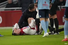 Thumbnail for article: Basisdebuut mondt uit in drama: Zinchenko valt snel uit bij Ajax 