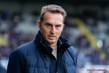 Thumbnail for article: Club NXT-coach De Roeck viseert scheidsrechter: 'Geen faire match kunnen spelen, onbegrijpelijk'