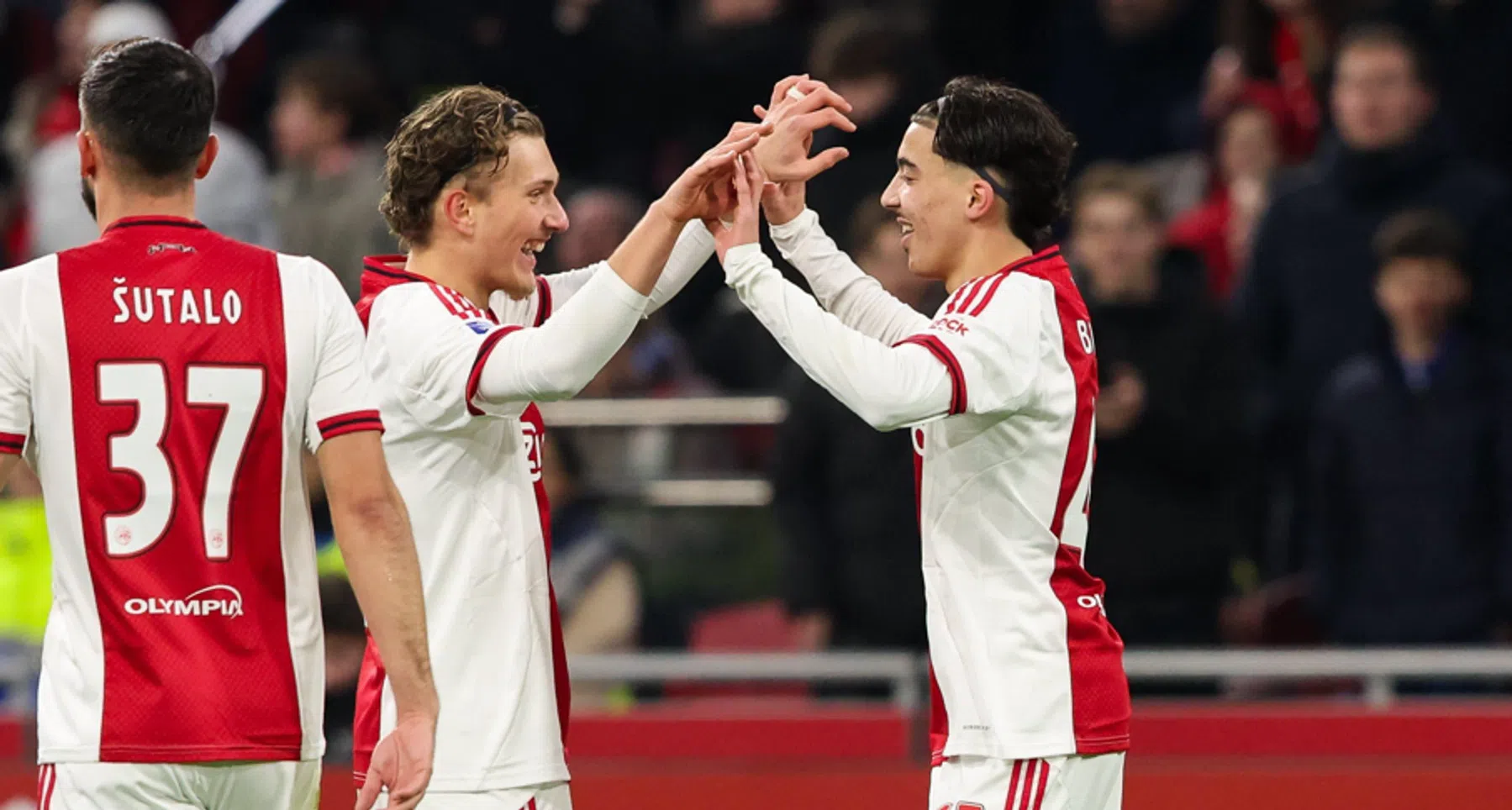 Drie Belgen (Mokio, Bounida en Godts) scoren voor Ajax in één helft 