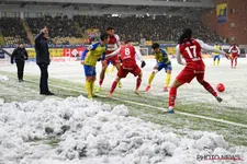 Thumbnail for article: “Ofwel maak je het terrein sneeuwvrij, zoals bij Anderlecht, ofwel speel je niet”