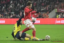 Thumbnail for article: Oud-ref ziet Union en Burgess goed wegkomen na stevige tackle: "Kan een blessure veroorzaken"