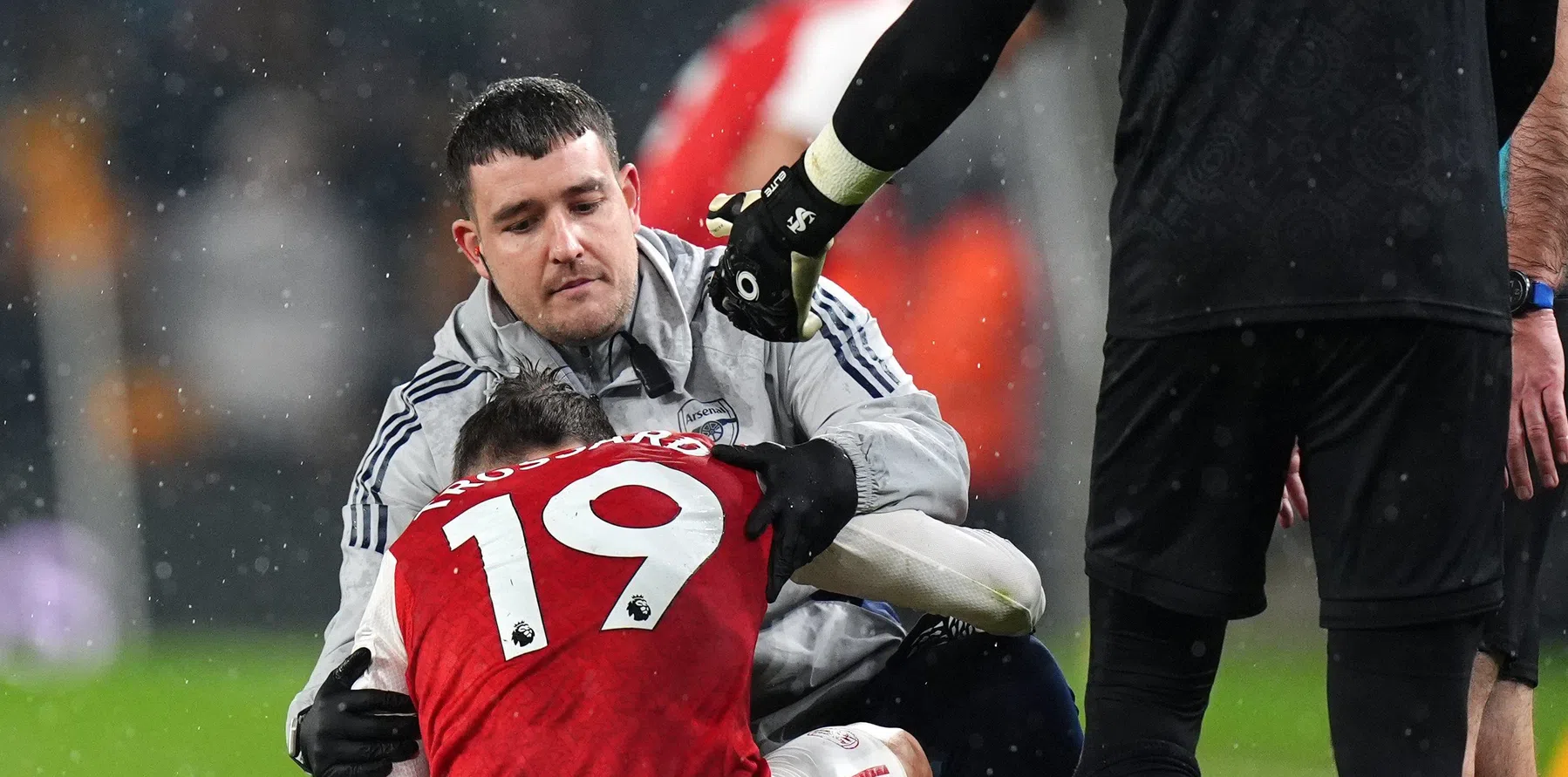 Trossard kreeg in slot van Wolves-Arsenal nog stevige beuk