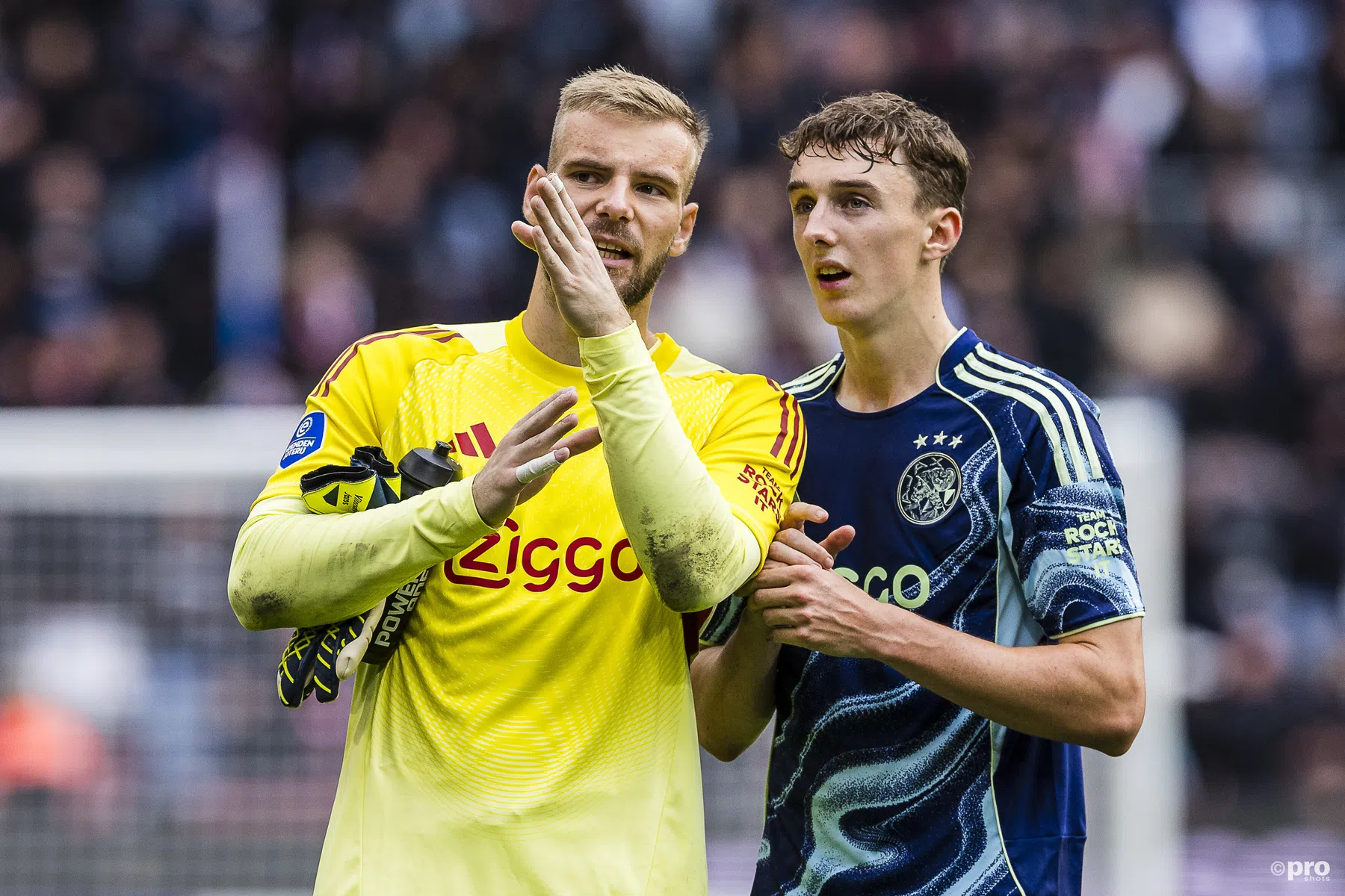 Jaros loopt blessure op bij Ajax, Paes staat voor debuut