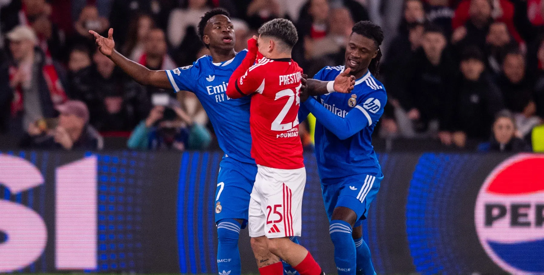Opvallend: geschorste Prestianni traint gewoon mee met Benfica in Bernabéu