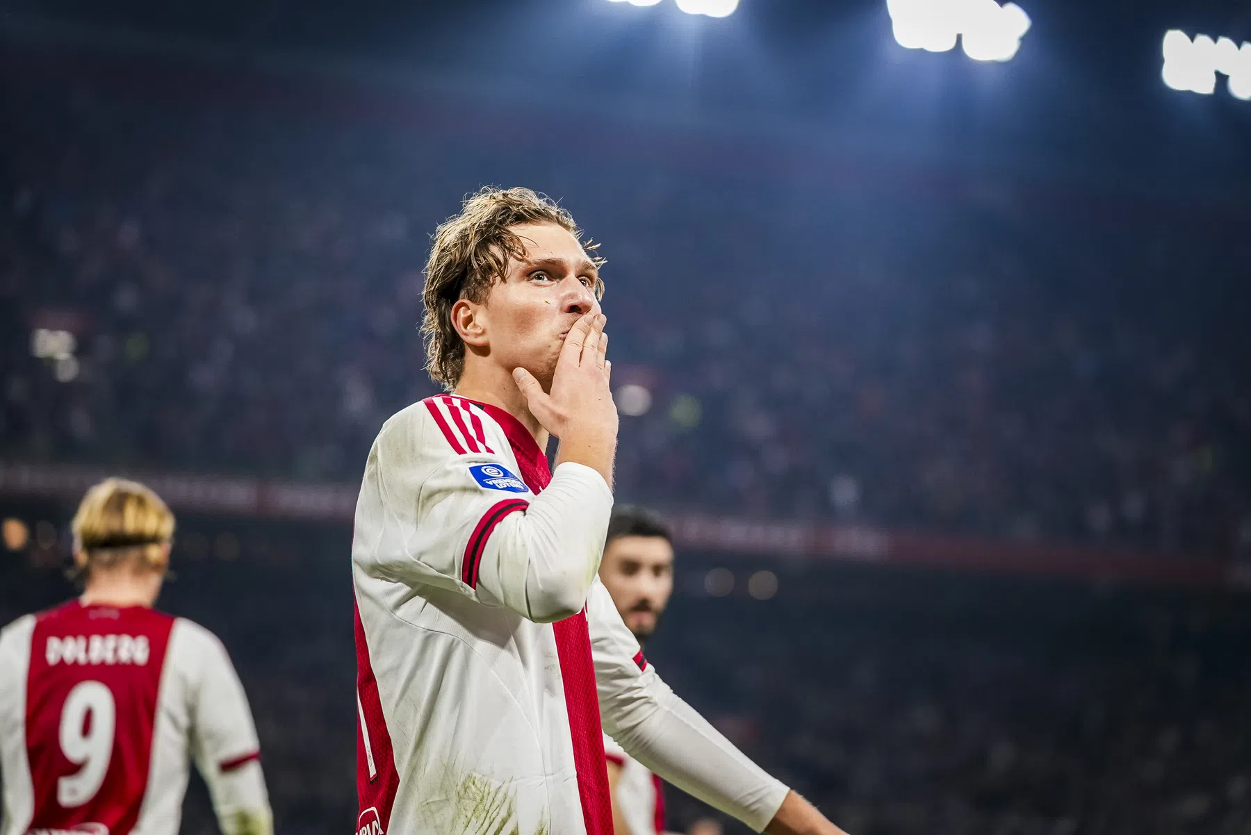 Driessen over 'beste speler' Mika Godts van Ajax: 'Ver boven de Eredivisie'