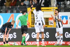 Thumbnail for article: “De rode kaart deed de wedstrijd kantelen, niet de beslissingen van de scheidsrechter”