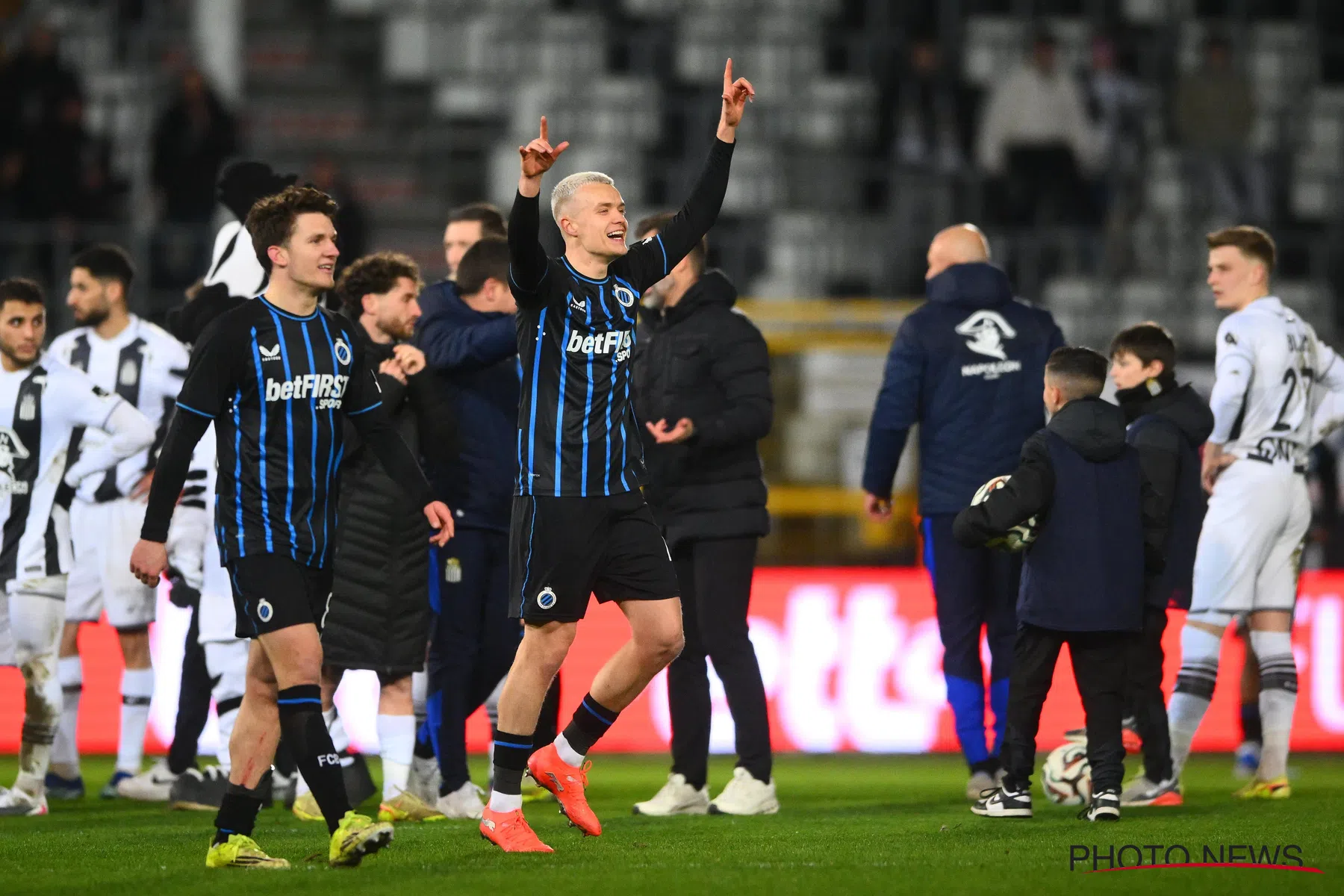 Hein Vanhaezebrouck hard voor gehele JPL: “Zogenaamde winnaar Club Brugge”