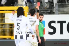 Thumbnail for article: Disciplinair Comité buigt zich over zaak Van den Kerkhof: Charleroi-speler kent straf na doodschop