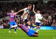 Thumbnail for article: Engelse pers snoeihard voor Spurs: 'Vernederende nederlaag in een leeg stadion'