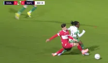 In beeld: eerste rode kaart voor Dierckx (17) bij Antwerp