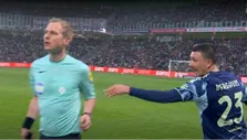 Thumbnail for article: Grim moet Berghuis stoppen: geïrriteerde Ajacied trekt grensrechter aan arm