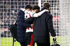 Thumbnail for article: Wéér raakt PSV'er geblesseerd: Dest grijpt naar hamstring en verlaat het veld