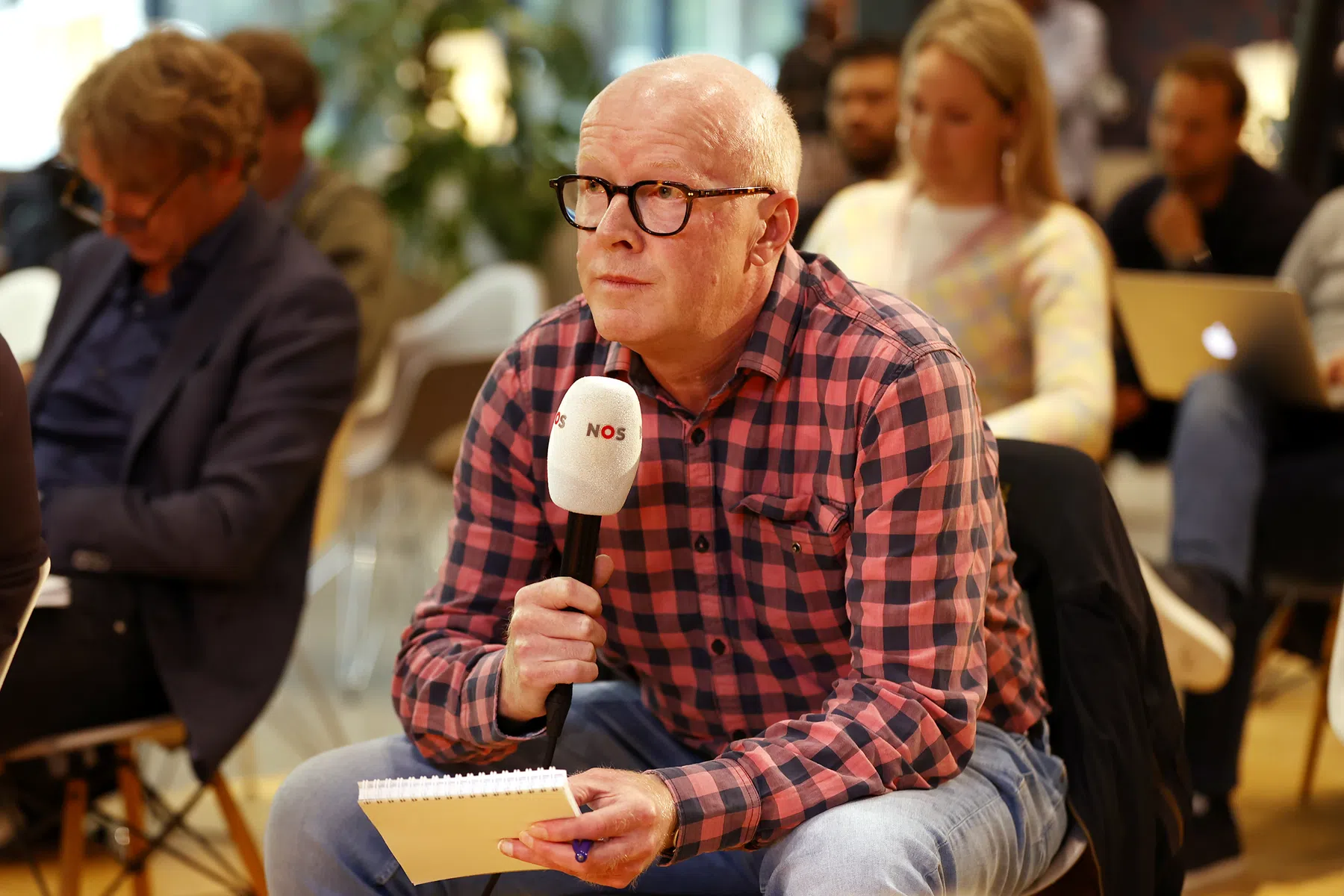Veelbesproken NOS-verslaggever Bert Maalderink stopt na 33 jaar