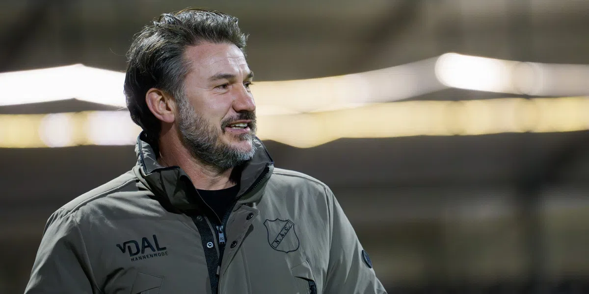 Hoefkens steunt Van Persie: 'Een icoon en dan word je op het schavot gezet'