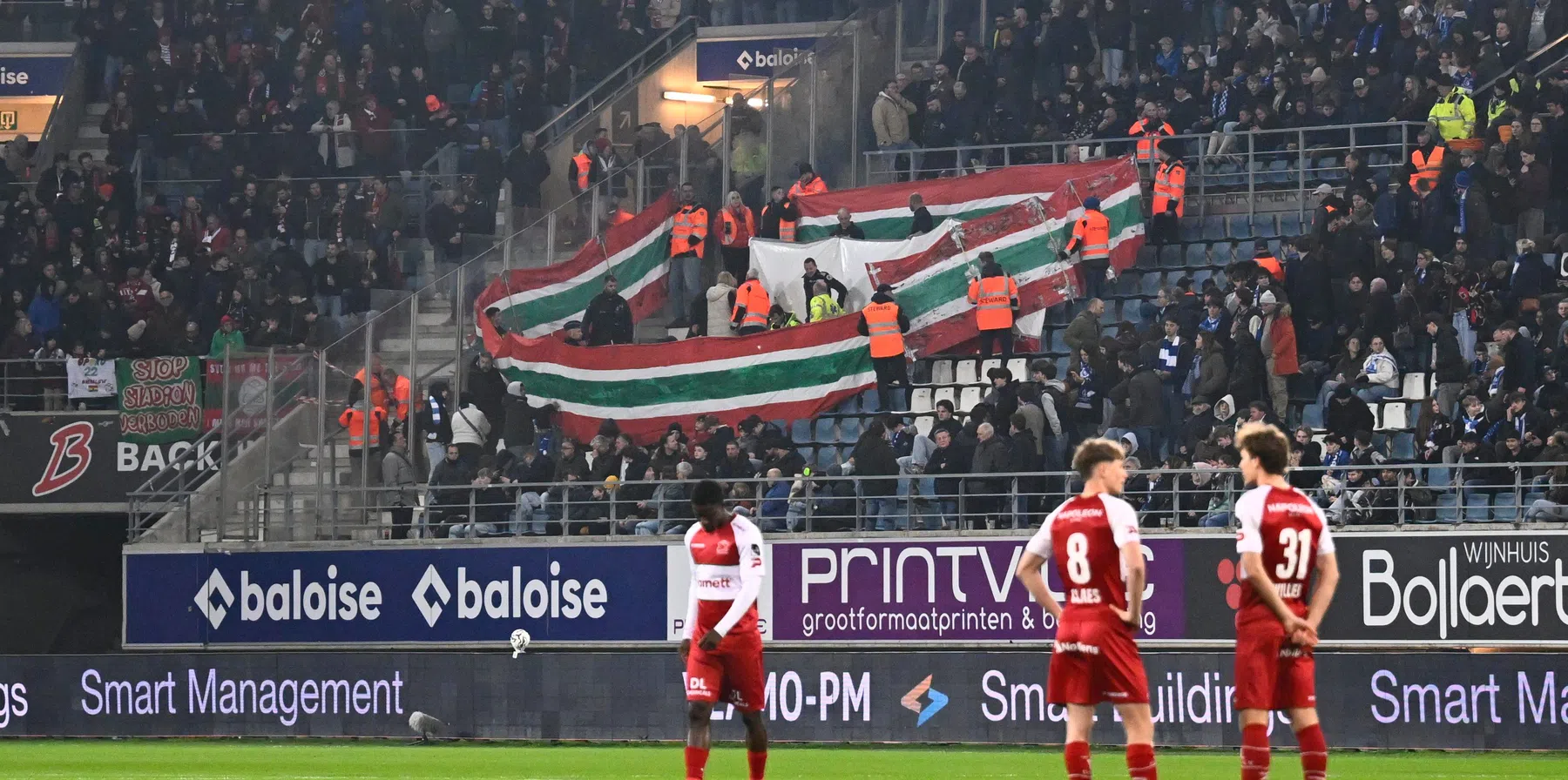 Steun over clubkleuren heen bij noodgeval in Gent - Zulte Waregem