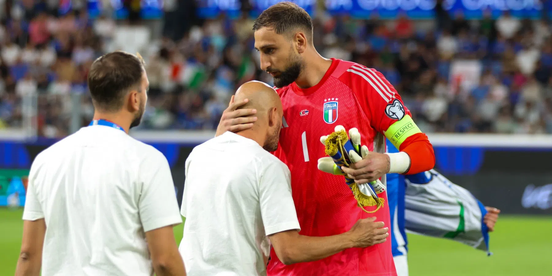 Bosnische ballenjongen 'held' na bestelen Donnarumma: 'Hij bleef maar zoeken' 