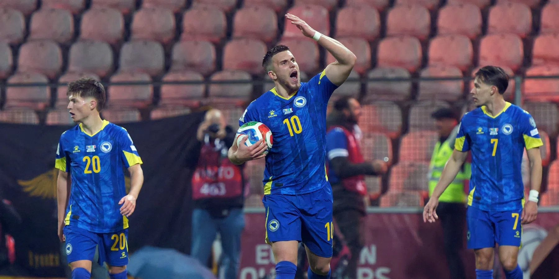 Demirovic trakteert 60 duizend fans op bier na WK-kwalificatie Bosnië