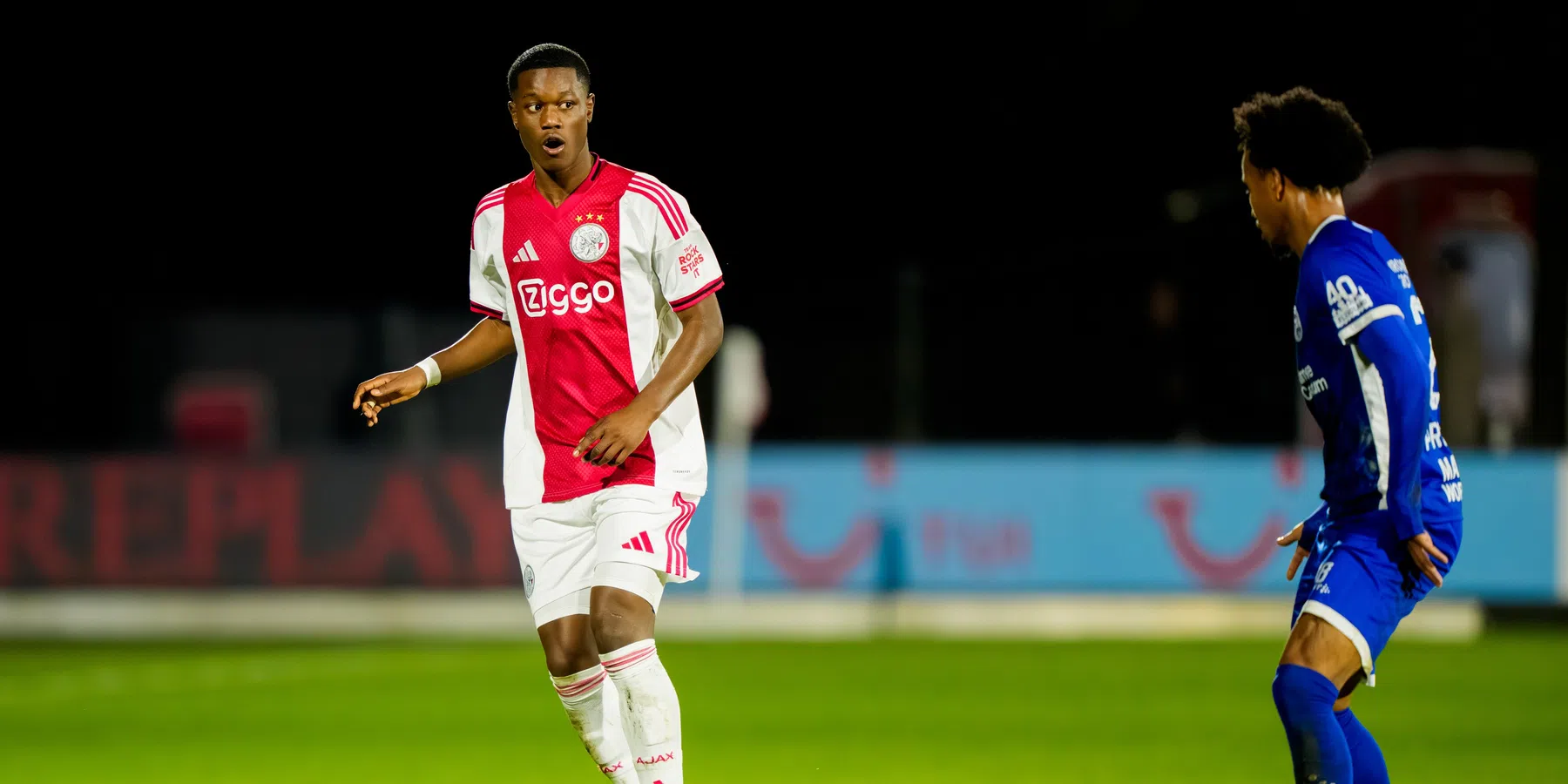 Broer van Feyenoorder Kasanwirjo debuteert in Ajax-selectie