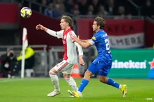 Opmerkelijk: Ajax oefent tijdens korte break tegen directe concurrent