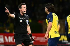 Thumbnail for article: Vandenbempt ziet JPL-arbiters hard de fout ingaan: “Uitleggen gaat niet” 
