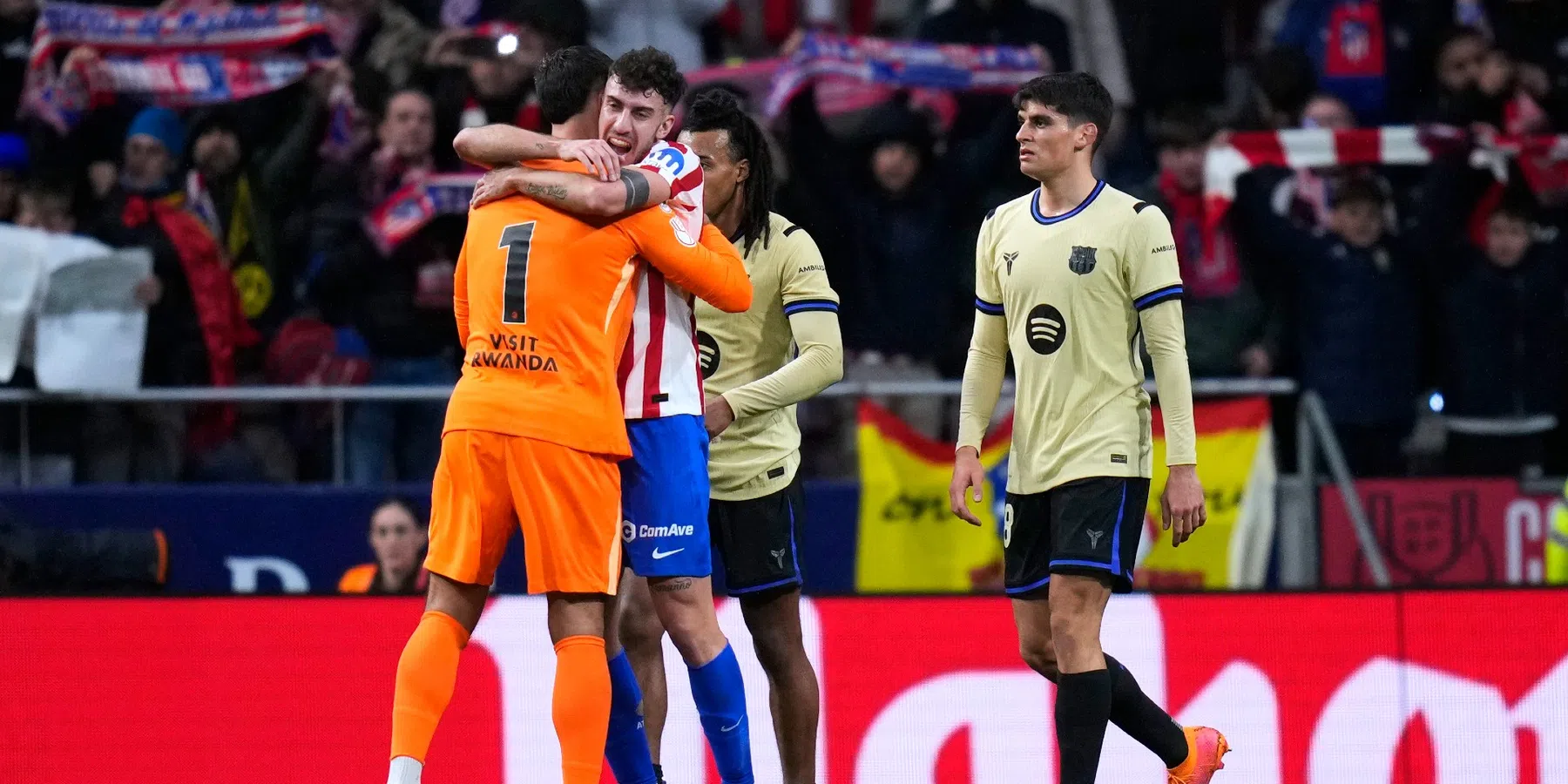 FC Barcelona met tien man onderuit tegen Atletico Madrid