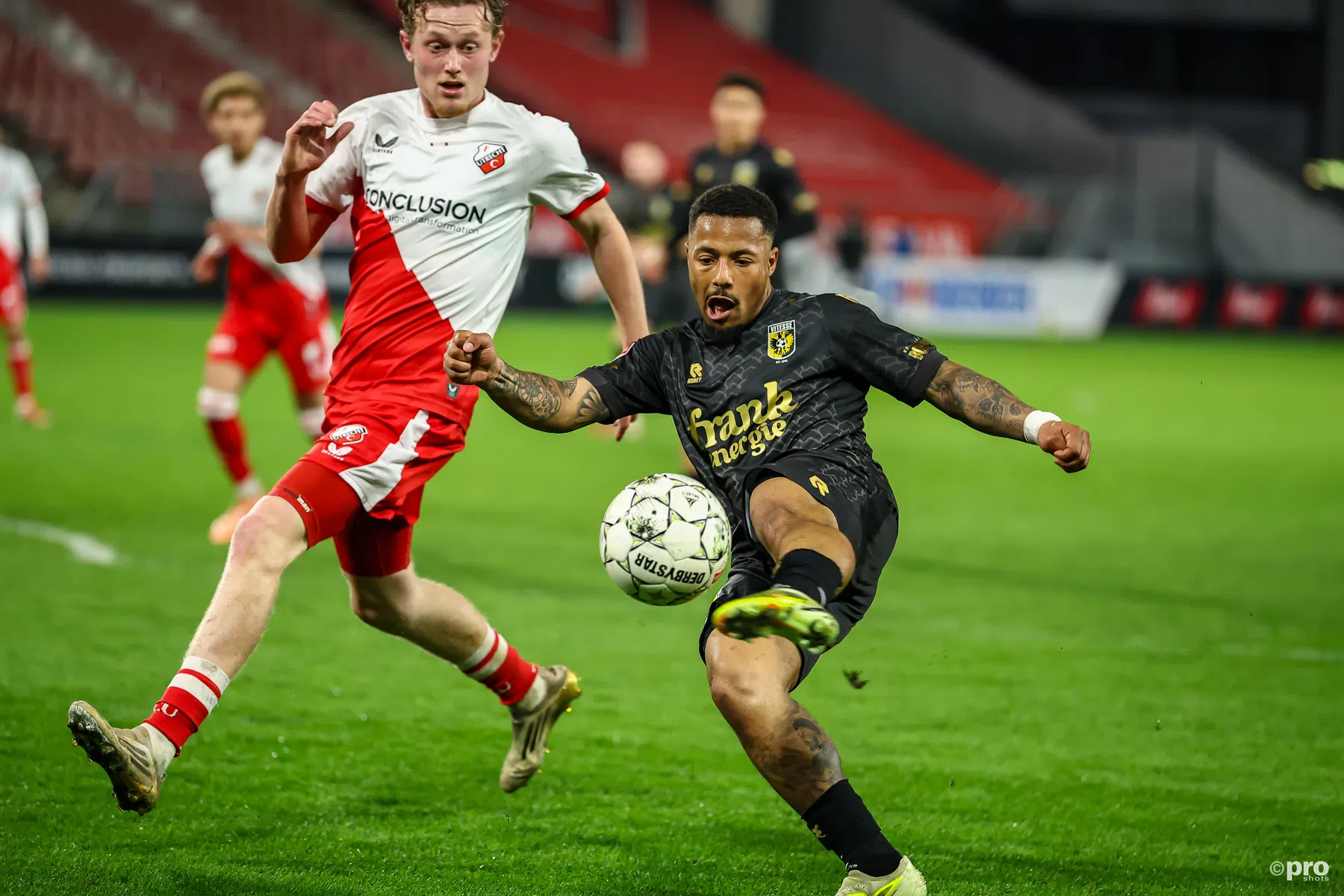 Vitesse wint van Jong FC Utrecht en mag hopen op periodetitel
