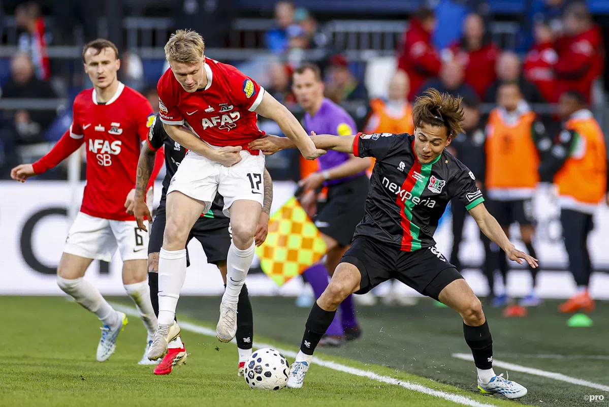 Van der Vaart zet vraagtekens bij NEC: 'Waren al sinds vrijdag aan het feesten'