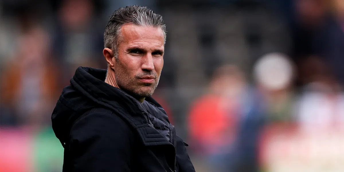 Van Persie uit dankbaarheid bij Feyenoord: 'Ondanks uitdagingen alles gegeven'