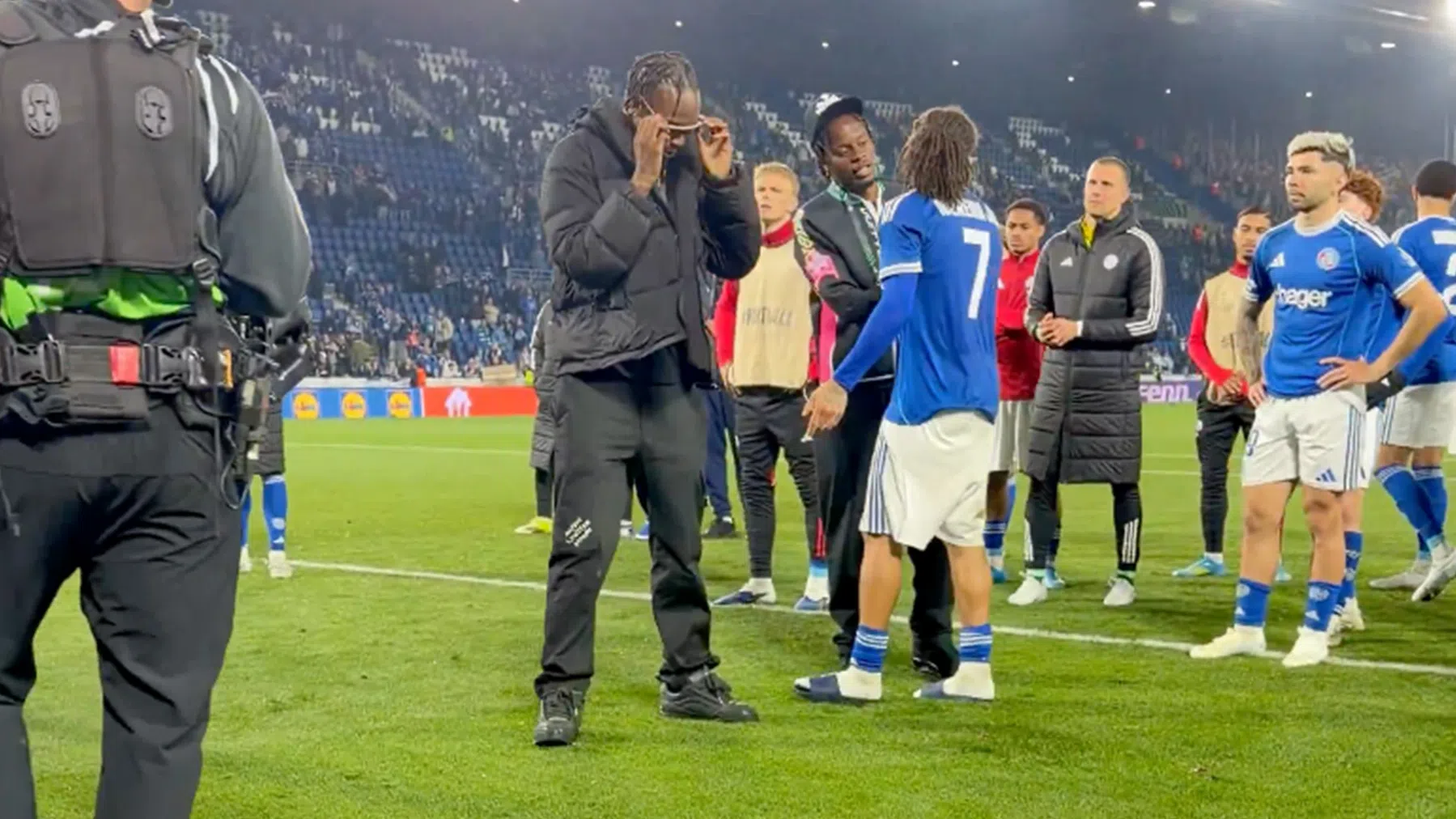 Emegha komt met statement richting klagende fans