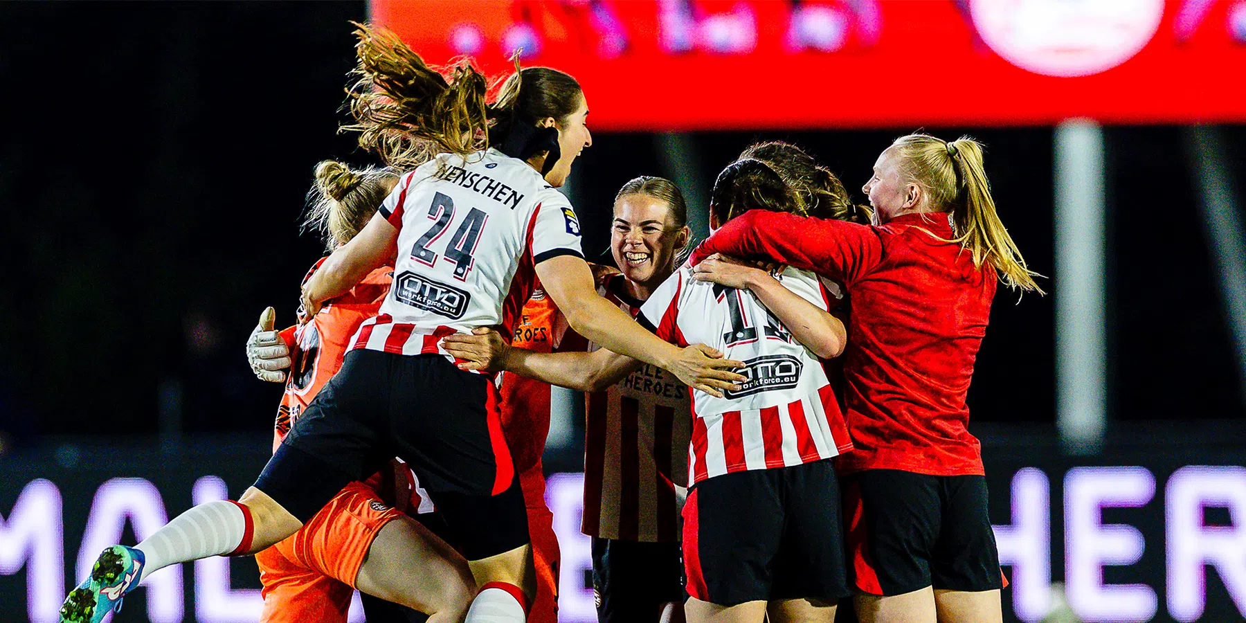 PSV Vrouwen schrijven historie met eerste landstitel ooit in Eindhoven