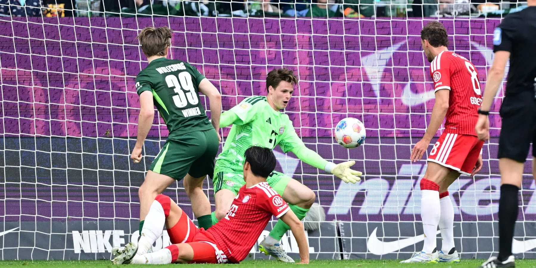 Bayern München wint moeizaam van Wolfsburg