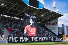 Fans eren Jelle Vossen met gigantisch spandoek: 'The Man, The Myth, The Legend’