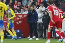 Thumbnail for article: Southampton-manager stormt perszaal uit na vragen over Engels spionageschandaal