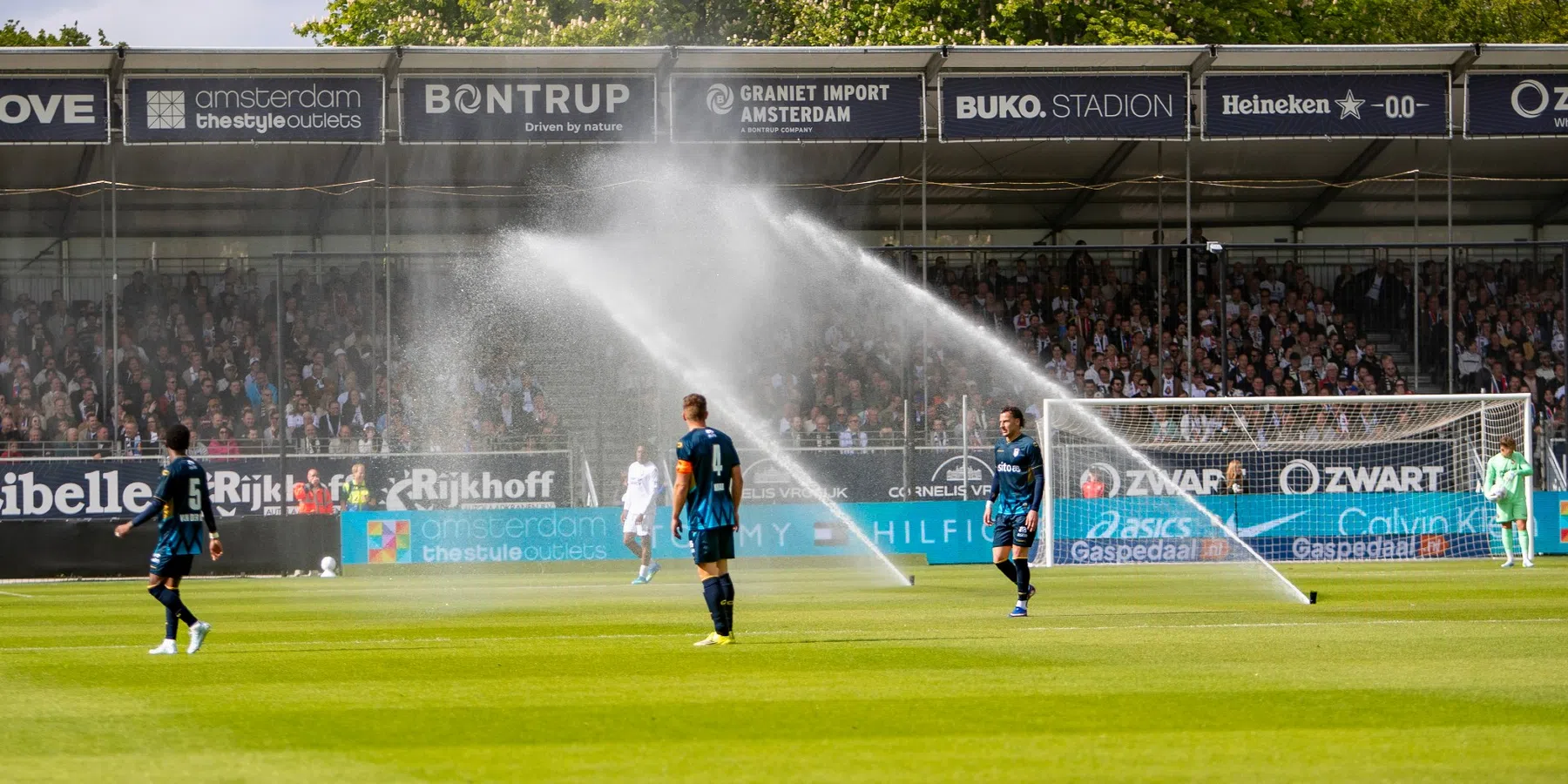 Sproeiers springen plots aan bij Telstar-Heracles