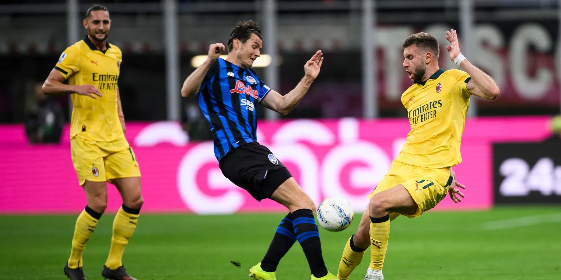 De Roon en Atalanta delen Milan forse tik uit met nipte zege in San Siro
