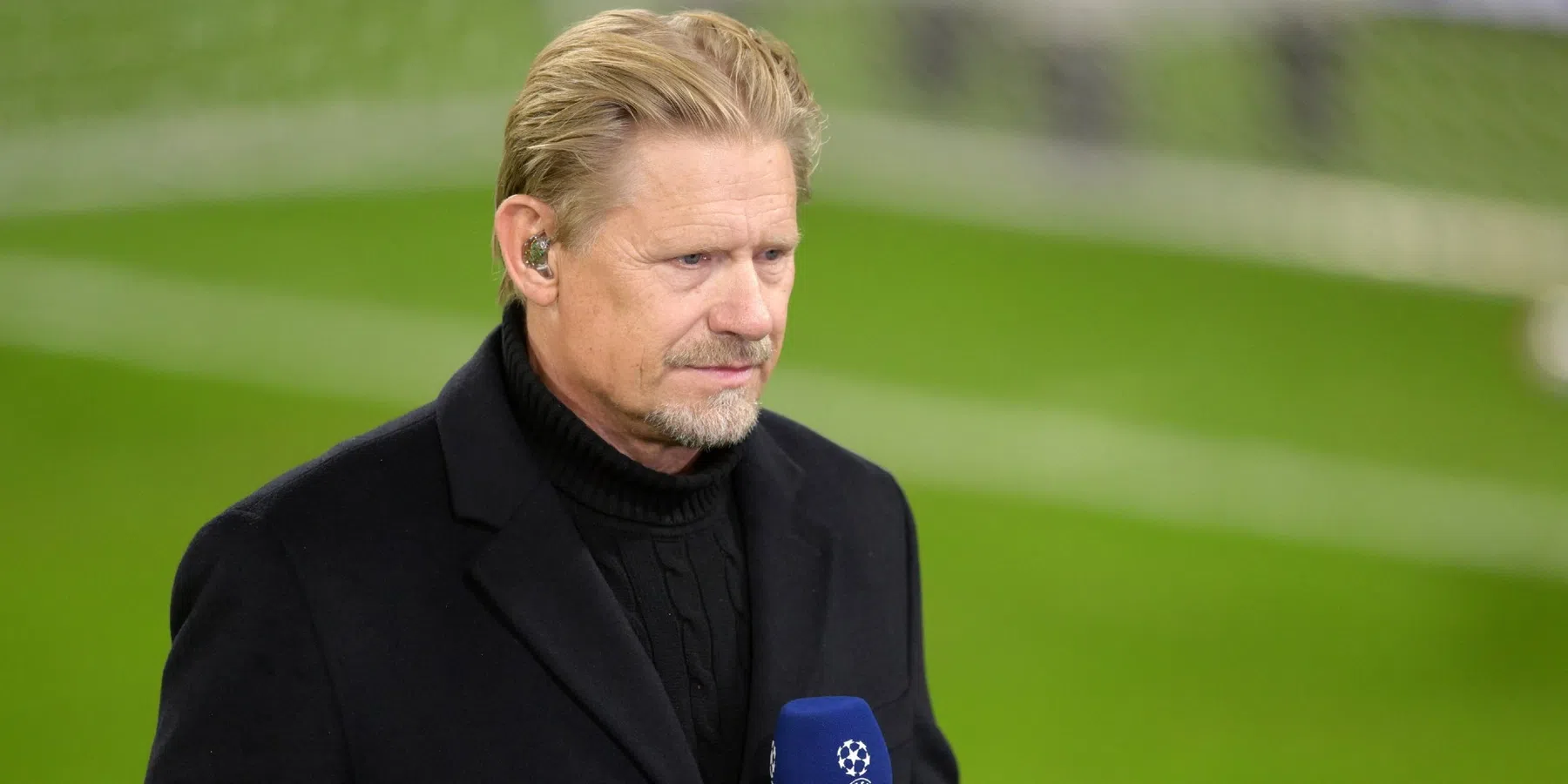 Peter Schmeichel woest na afgekeurde goal tegen Arsenal
