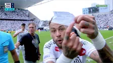 Thumbnail for article: Bizar moment: Neymar is woest nadat hij per ongeluk gewisseld wordt