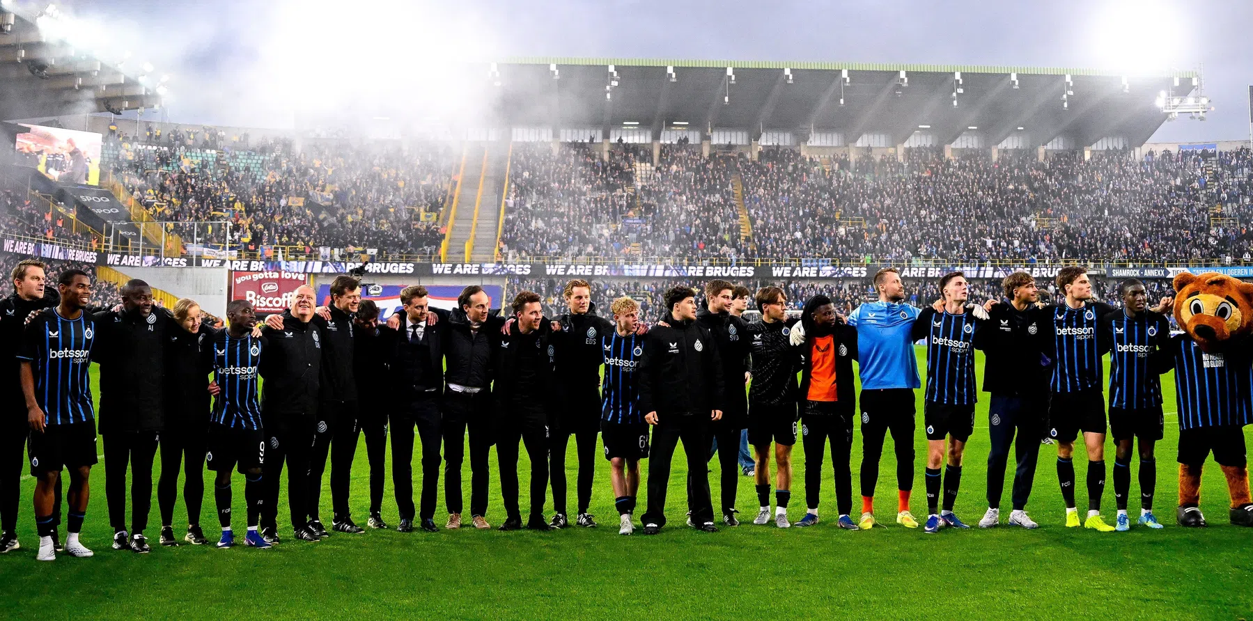 Club Brugge plaagt met 'Vamos a la playa', Union reageert gevat
