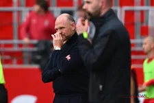 Thumbnail for article: Reden voor Antwerp-ontslag Oosting: 'Hij lag slecht bij de spelersgroep'